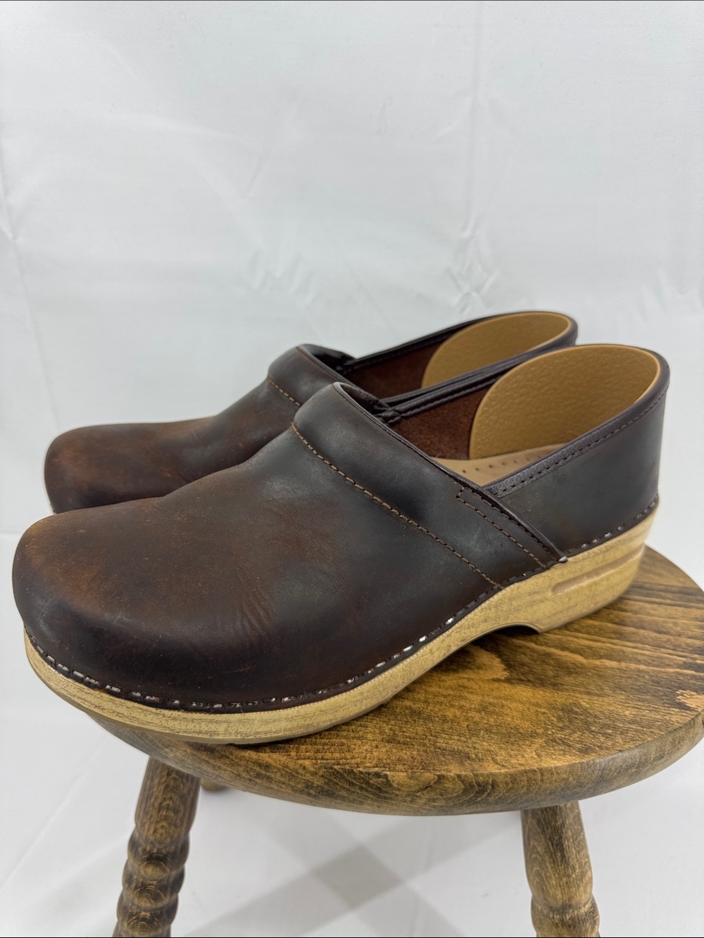 Dansko Womens Vintage-look Oiled Dark Brown Leather Clogs, sz 41